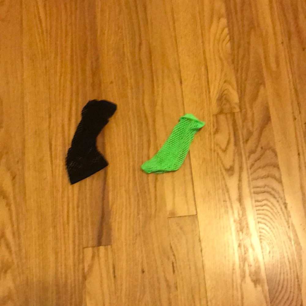 Hand gloves